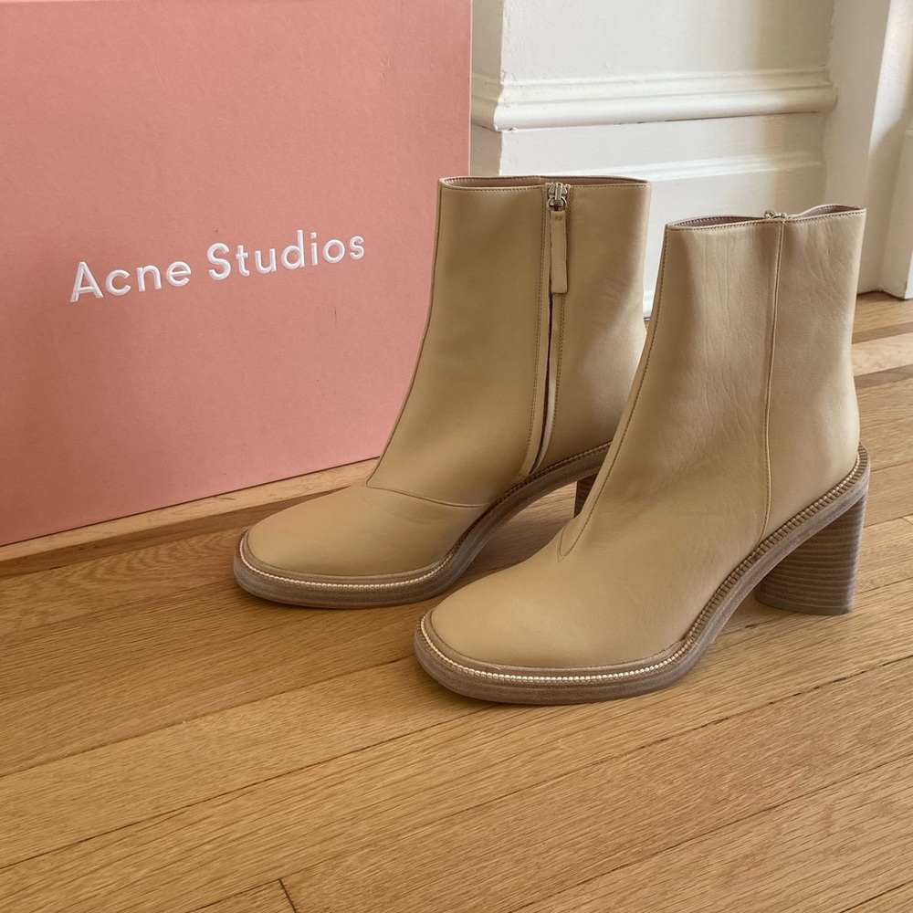 Mint/NWB: ACNE beige leather boots